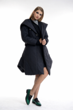 Geacă cu glugă supradimensionată și tiv asimetric