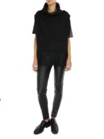 Hanorac negru cu inserție din tull plisat - imagine 2