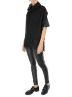 Hanorac negru cu inserție din tull plisat - imagine 3