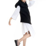 Vesta neagra din blanita cu gluga supradimensionata