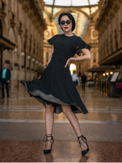 Midi dress with open back and dots pattern