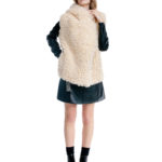 Jachetă supradimensionată din blană ecologică cu glugă