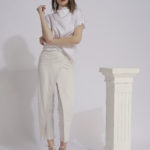 Pantaloni albi cu fusta petrecuta