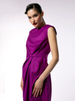 Rochie Orchid midi cu falduri în talie, croi petrecut și buzunare, fără mâneci – Larisa Dragna