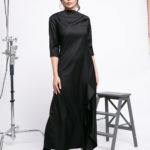 Rochie lunga cu crapatura pe picior