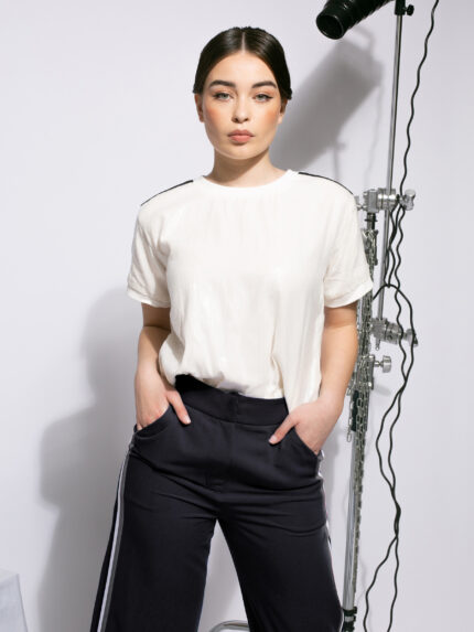 Tricou din paiete cu nasturi pe spate