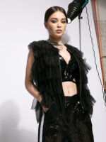 Vesta neagra cu volane Black vest with frills