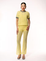 Tricou galben din dantela cu guler contrastant