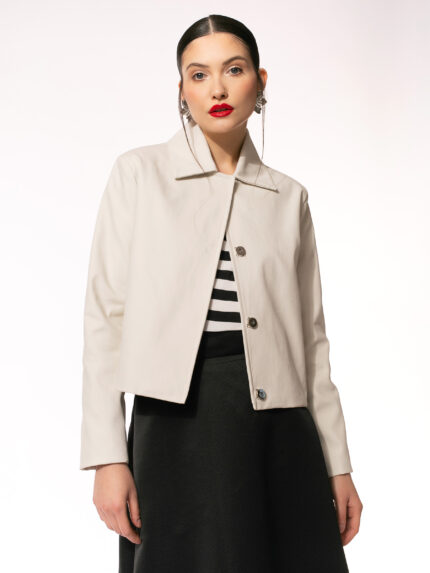 Jacheta scurta cu guler clasic Short jacket with classic collar