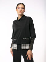 Bluza neagra cu buzunare contrastante - imagine 3