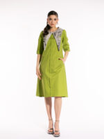 Rochie în A din bumbac cu guler detașabil